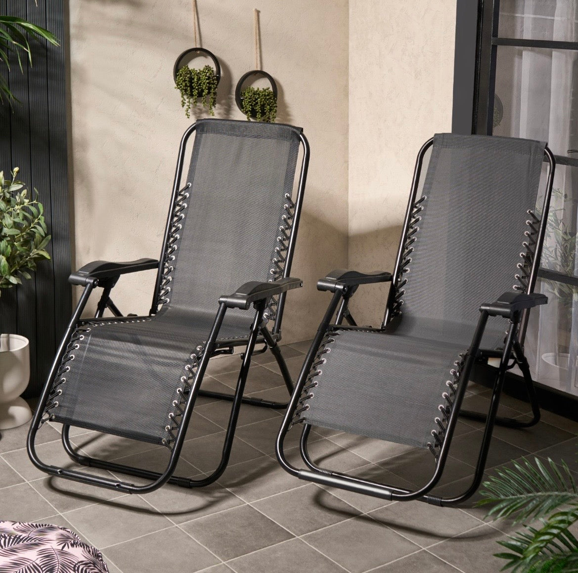 Zero gravity sun loungers - Truly Yours