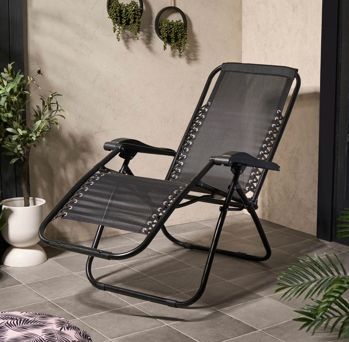 Zero gravity sun loungers - Truly Yours