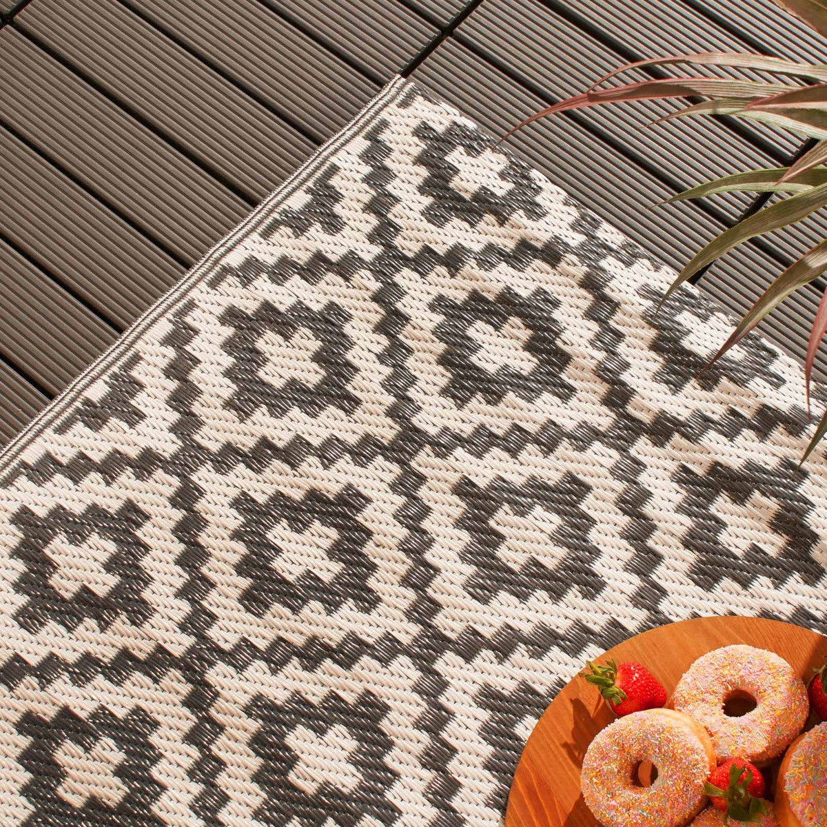 Geometric Print Outdoor Rug - Grey/White Rug