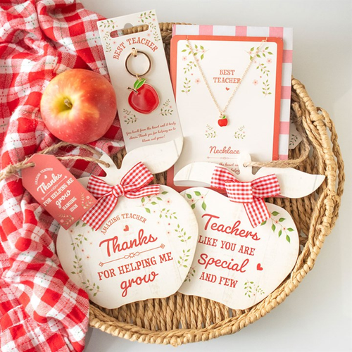 Best Teacher Apple Necklace on Greeting Card - Truly Yours