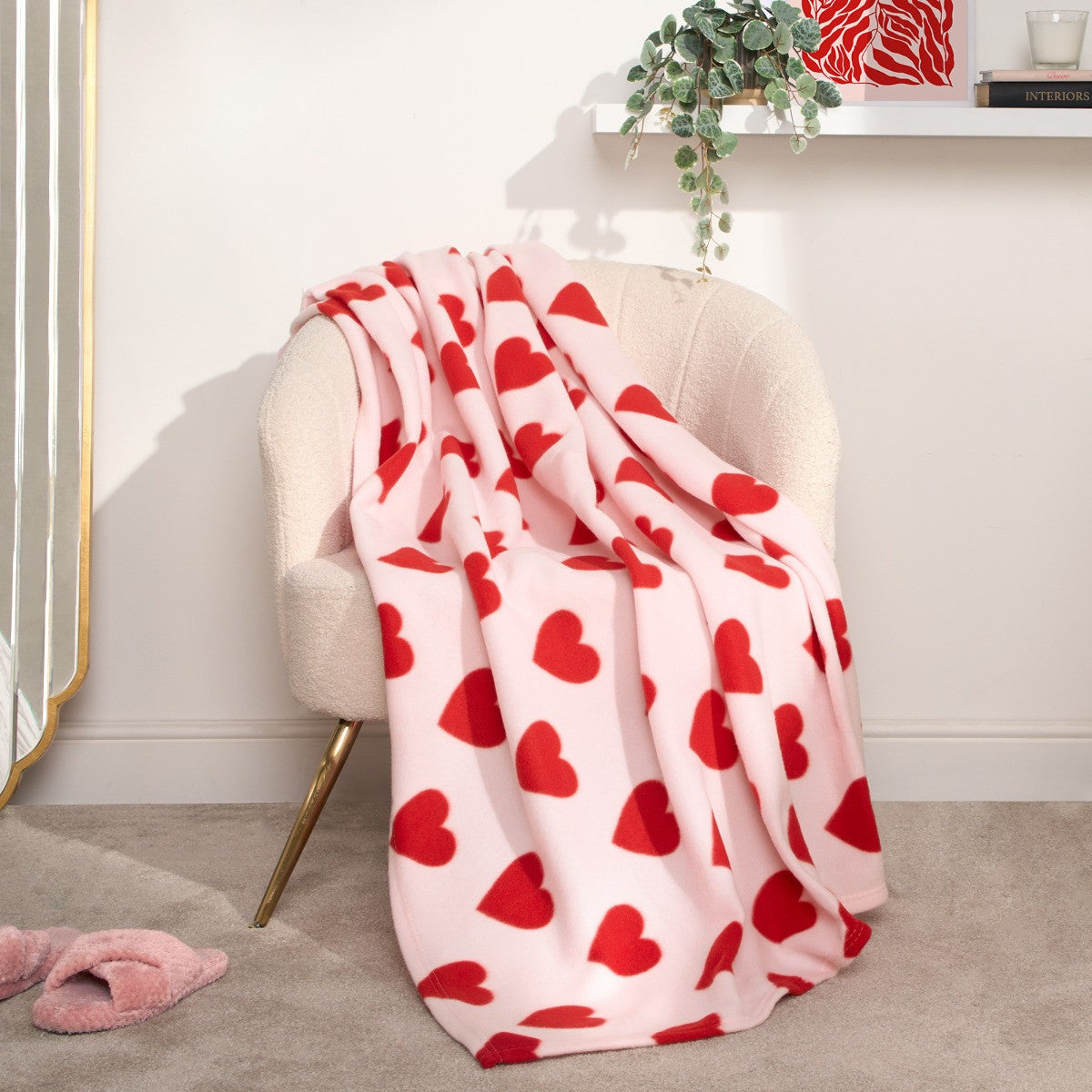 Heart Print Fleece Throw – Pink/Red