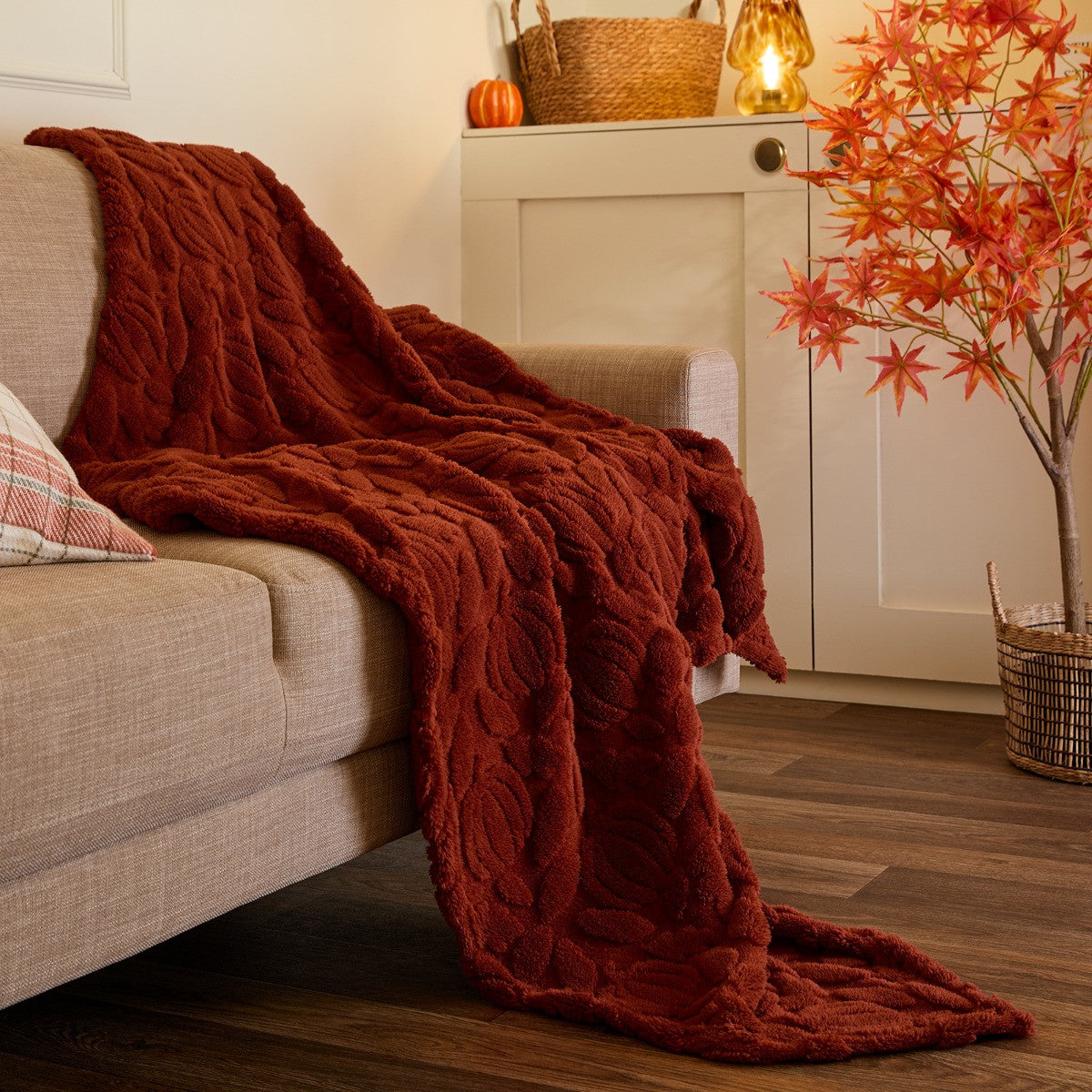 Tufted Pumpkin Fleece Throw – Rust