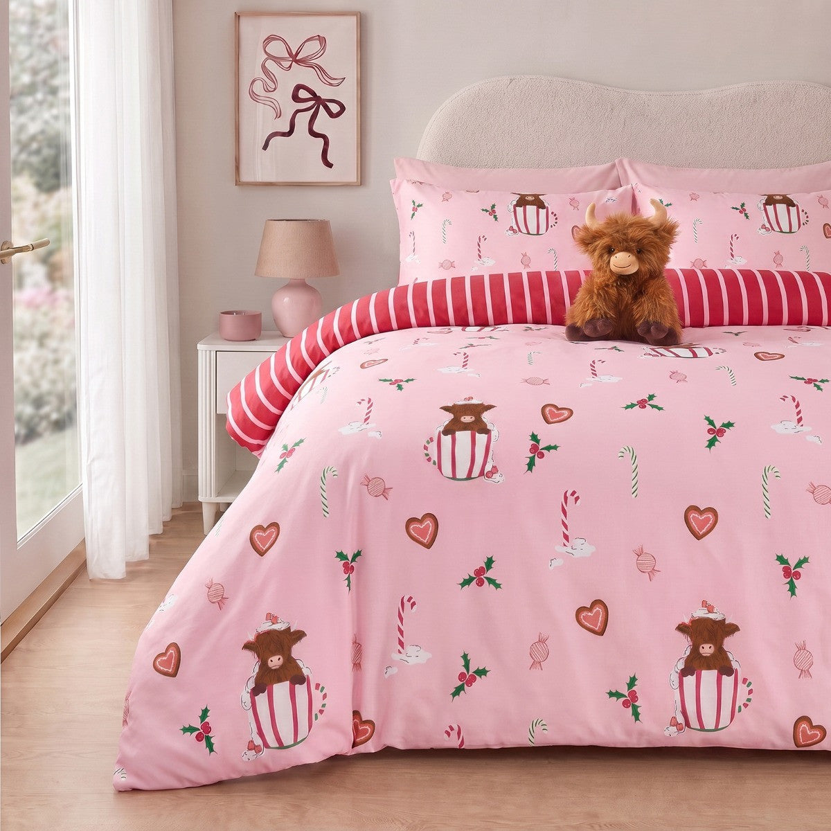 Harry The Highland Cow Christmas Print Reversible Duvet Cover Set.