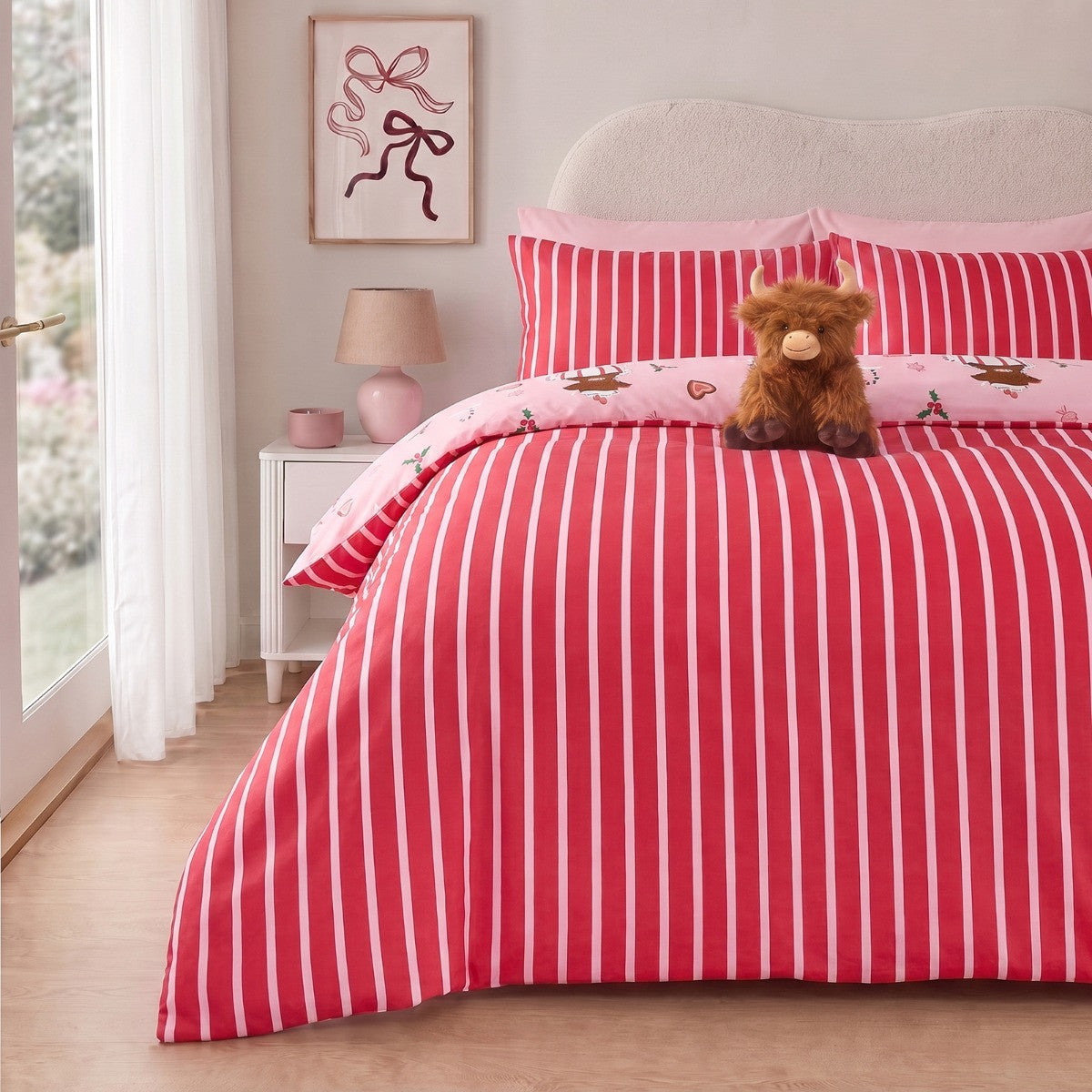 Harry The Highland Cow Christmas Print Reversible Duvet Cover Set.