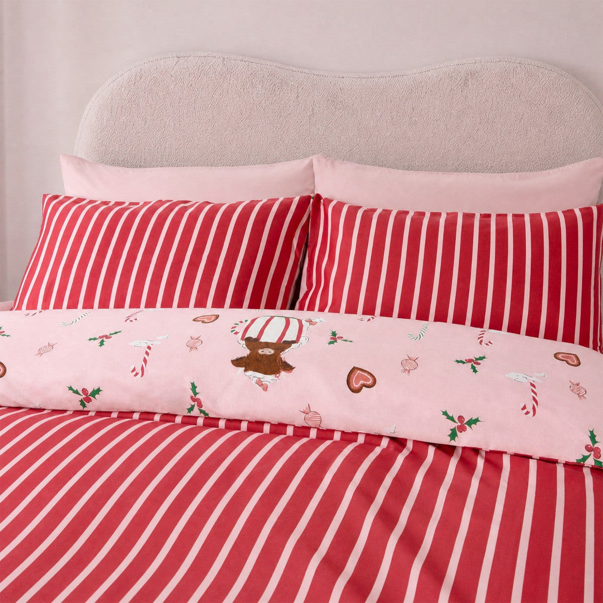 Harry The Highland Cow Christmas Print Reversible Duvet Cover Set.