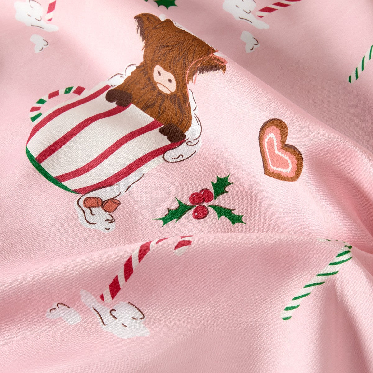 Harry The Highland Cow Christmas Print Reversible Duvet Cover Set.