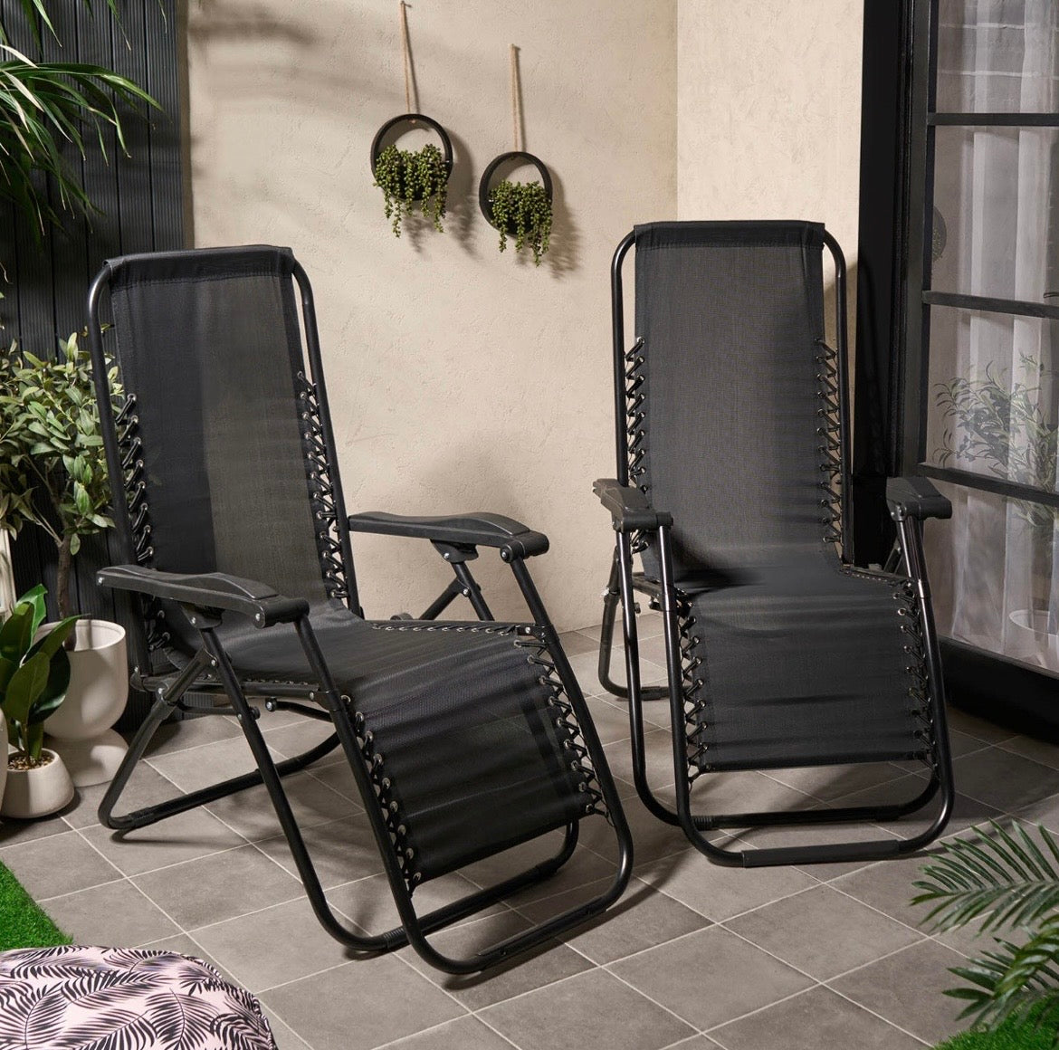 Zero gravity sun loungers - Truly Yours
