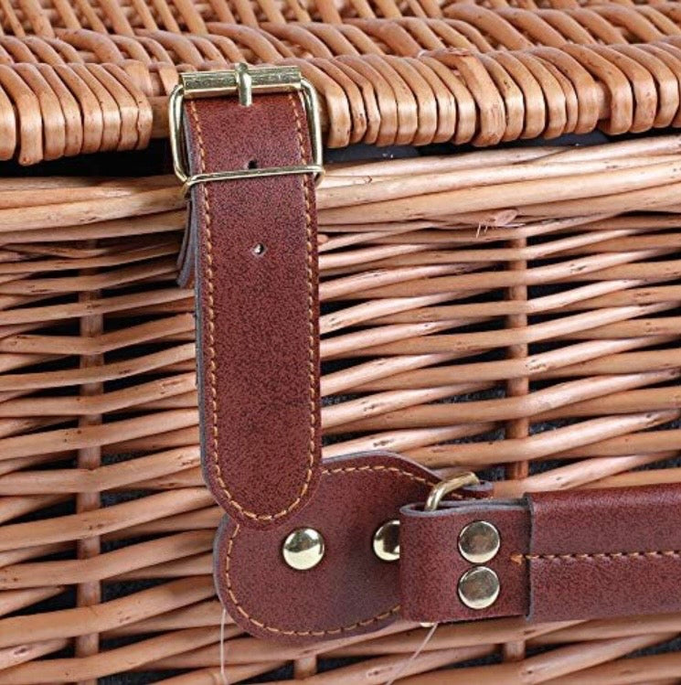 4 Person Traditional Wicker picnic basket