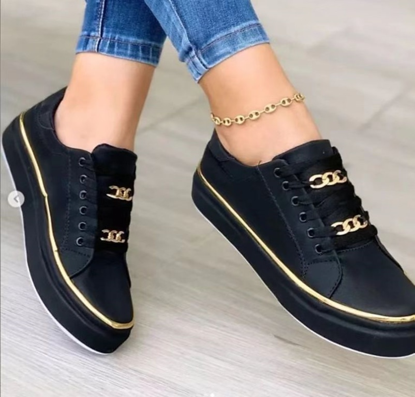 Elite Comfort Chain Detail Lace-Up Sneakers