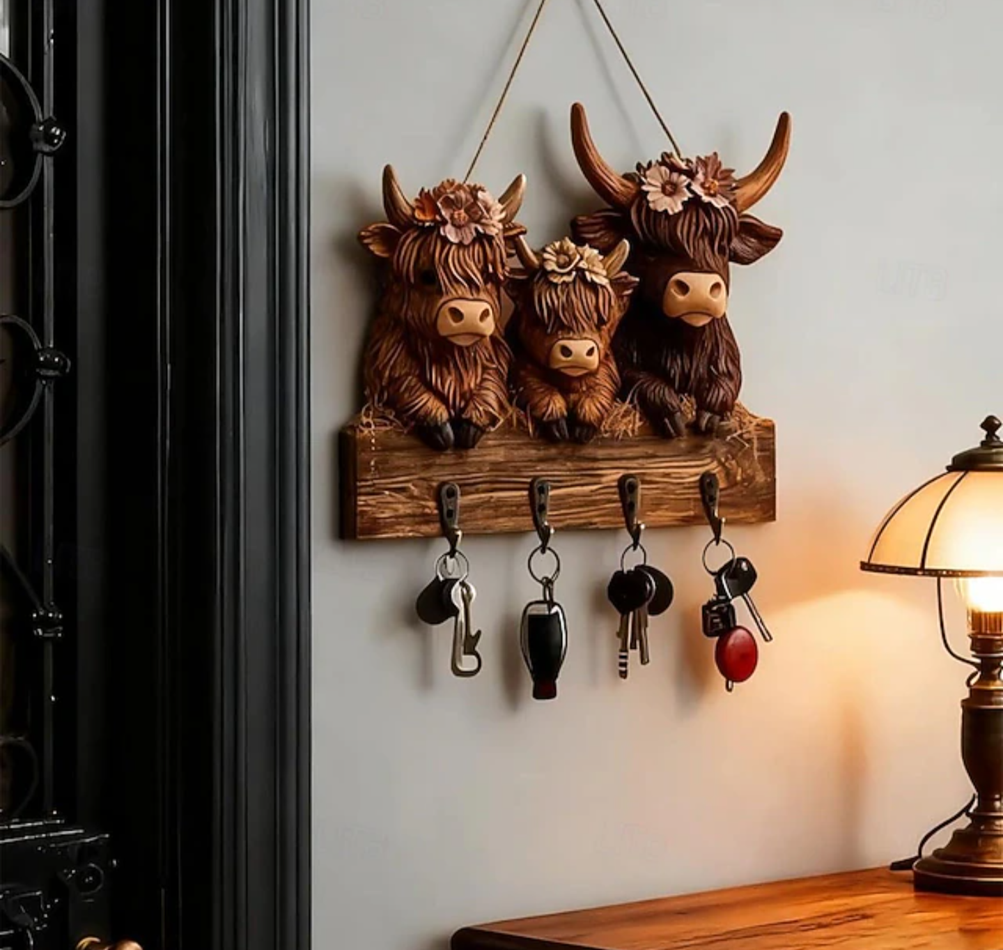 Rustic Highland Cow Wooden Family Key Holder Hanging Ornament with 4 Hooks, Wall Mount Bullhead Animal Key Hooks Coat Hanger Decorative Rack Three Adorable Cows Alloy Calf for Entryway Hallway