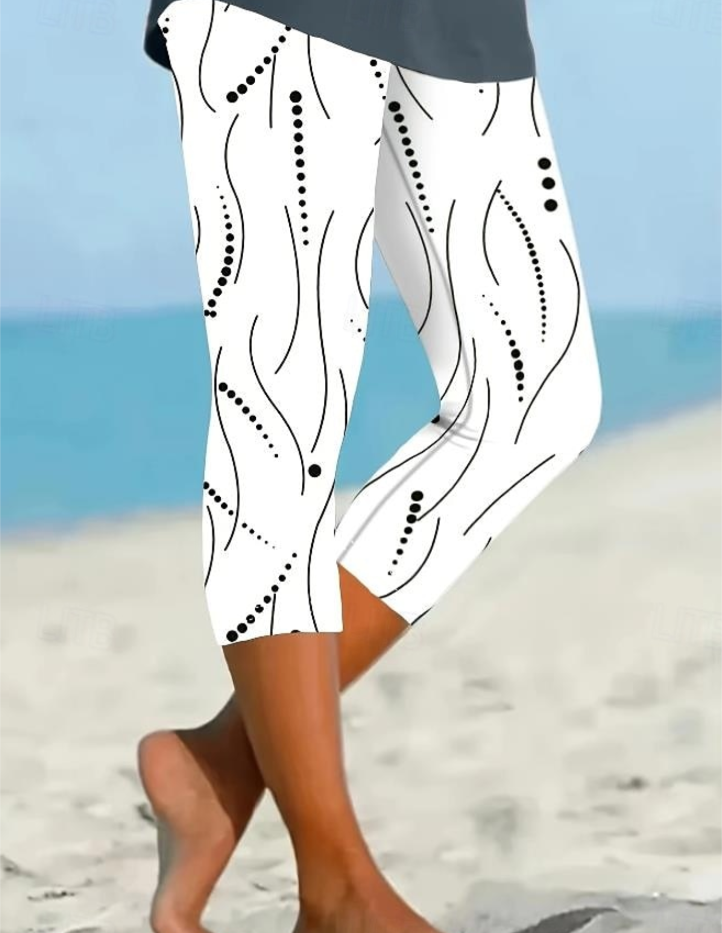 Women’s White Abstract Dot Wave Print Cropped Leggings – Casual Summer Beach Capris