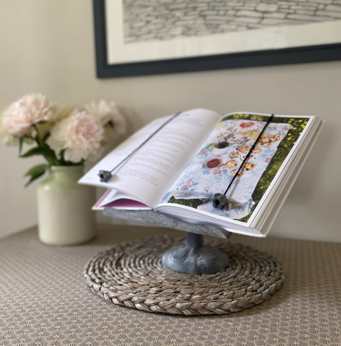 Vintage Style Decorative Cast Iron Cookbook & Recipe Book Stand