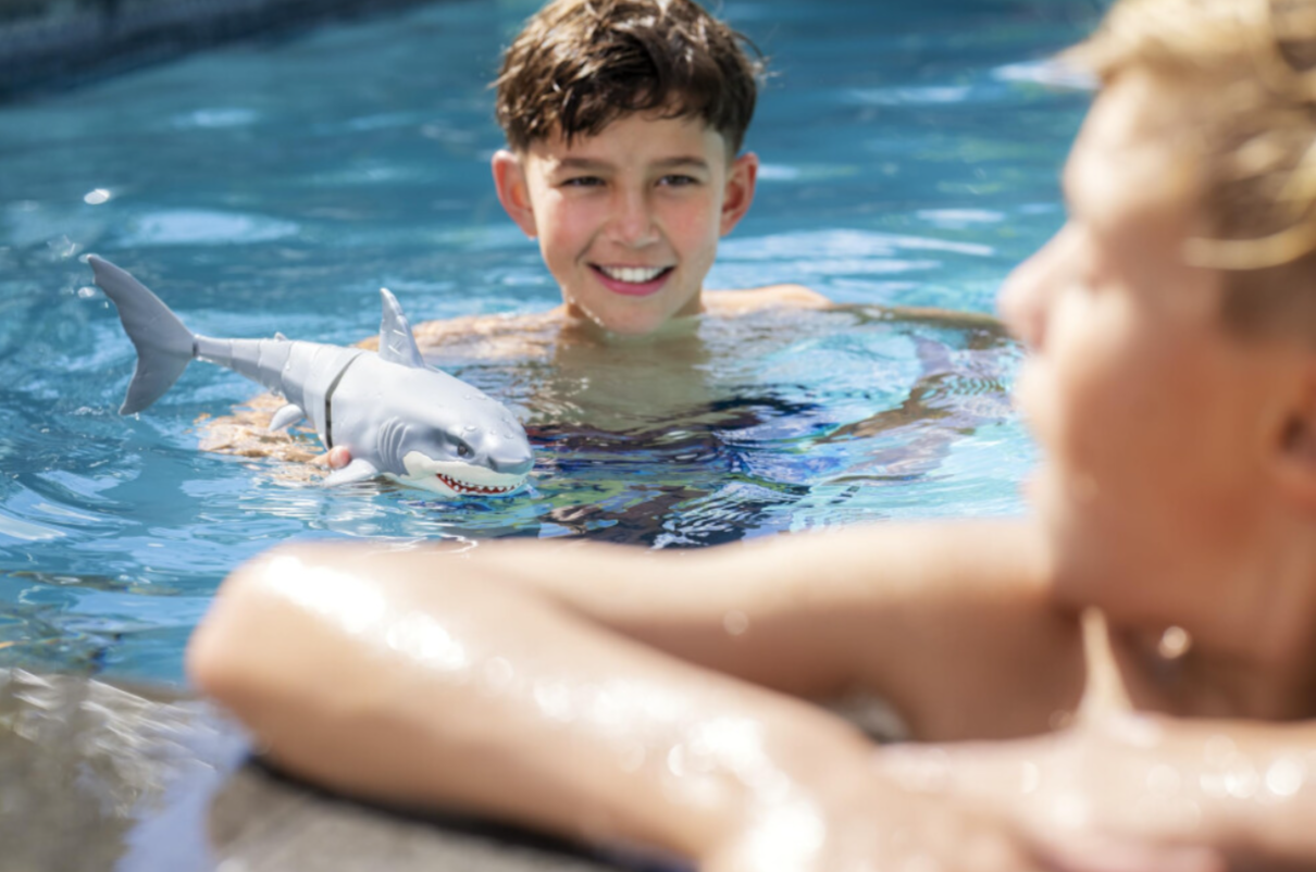 Robo Alive Great White Shark Toy – Lights Up & Swims