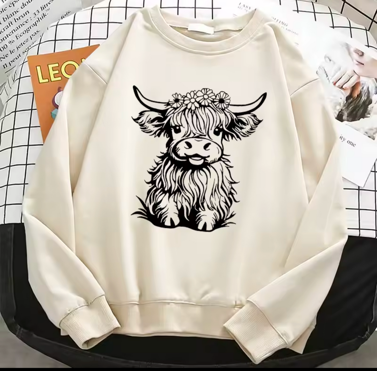 Floral Highland Cow Print Sweatshirt