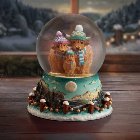 Winter Highland Cow Snow Globe 13.7cm