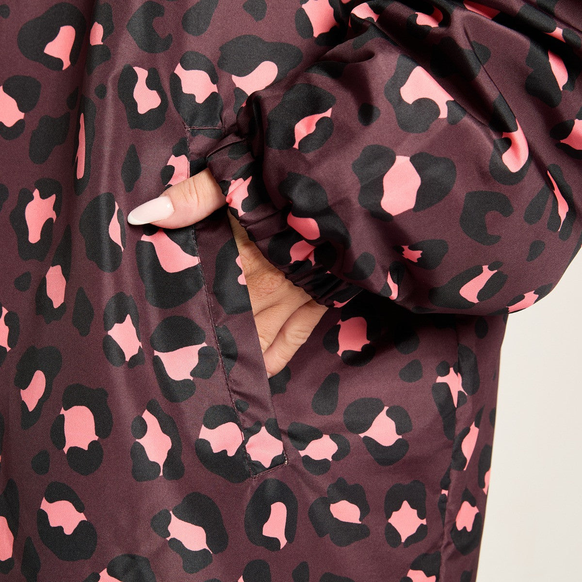 Adults Water Resistant Leopard Print Sherpa Drying Robe - Burgundy