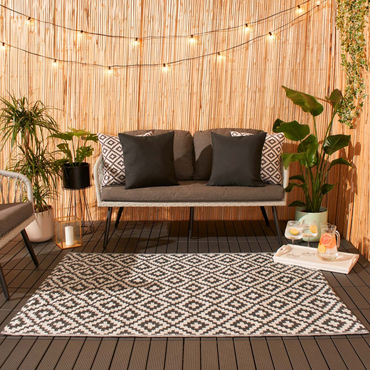 Geometric Print Outdoor Rug - Grey/White