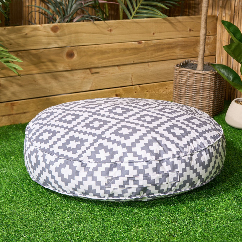 Indoor/Outdoor Round Geometric Filled Cushion - Grey In Cushion