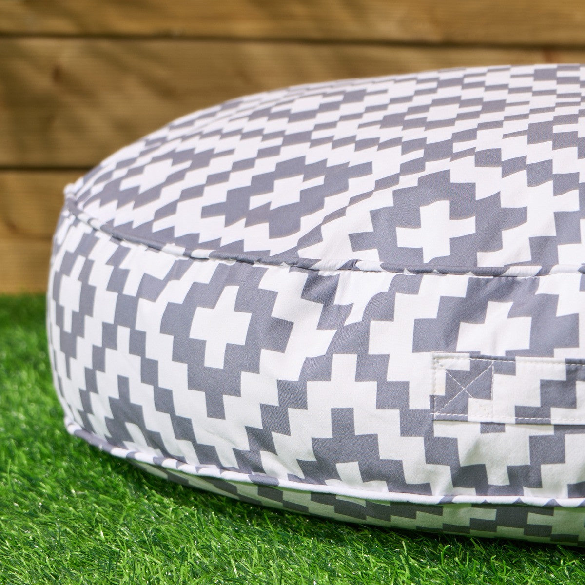 Indoor/Outdoor Round Geometric Filled Cushion - Grey In Cushion
